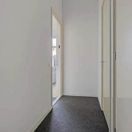 Apartment Modern & Comfortable 1-bedroom Flat Rotterdam